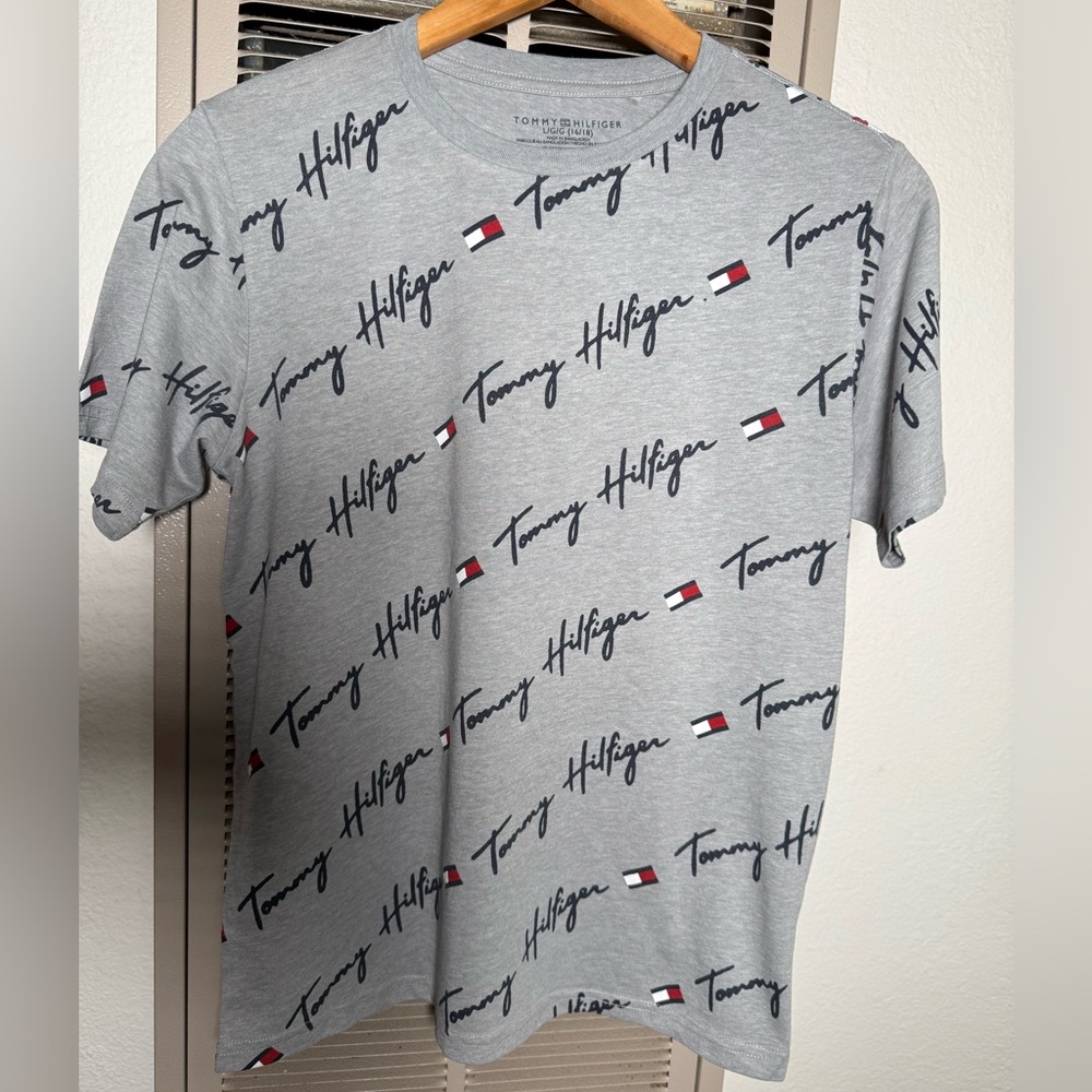 Tommy Hilfiger Gray Short Sleeve Tee with Signature Pattern Boy size 12